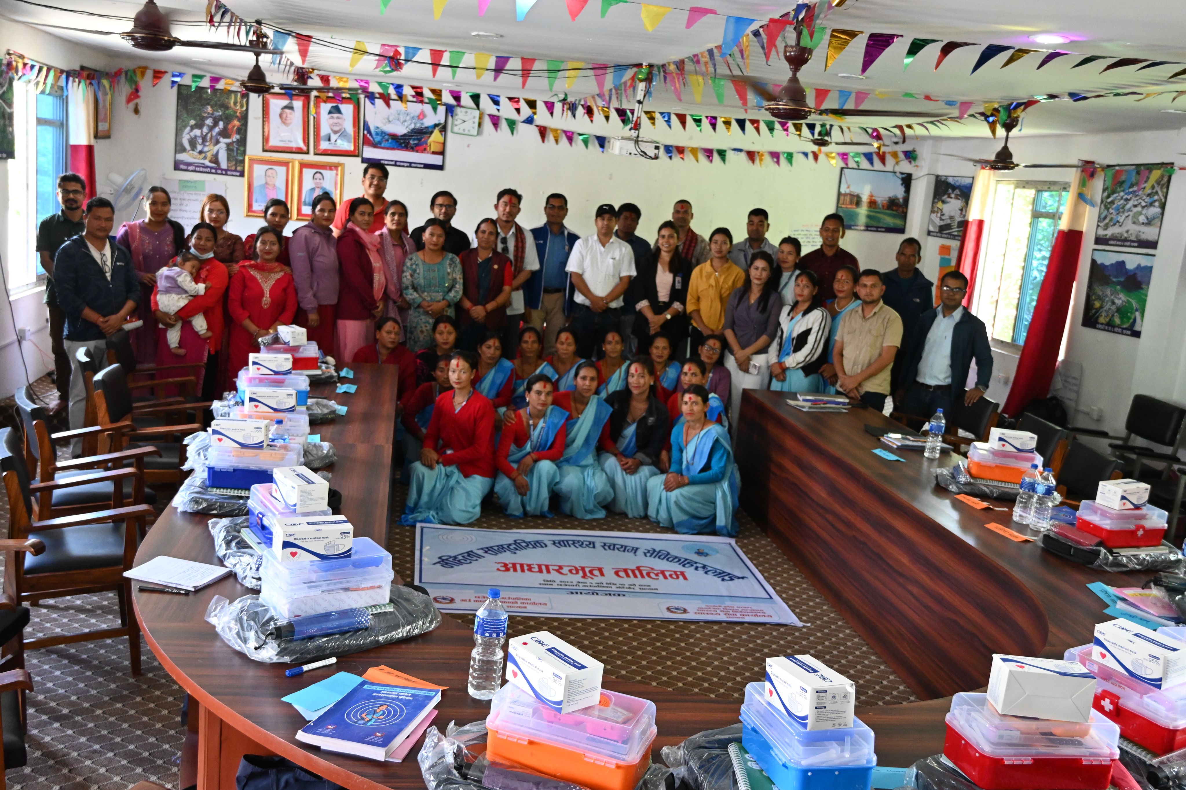 छत्रेश्वरी र शारदाका महिला स्वास्थ्य स्वयंसेविकाहरुले पाए आधारभुत तालिम