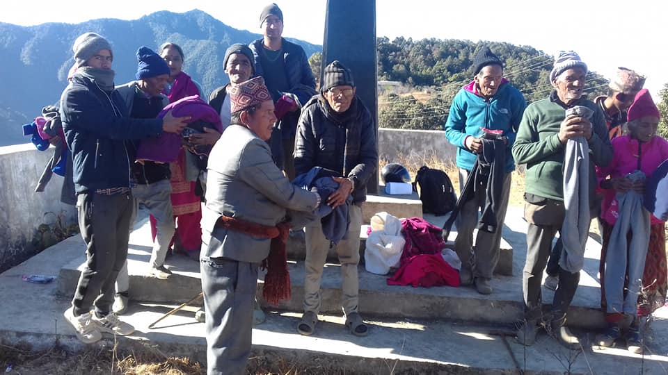 सल्यानमा जेष्ठ नागरिकलाई न्यानो कपडा वितरण 
