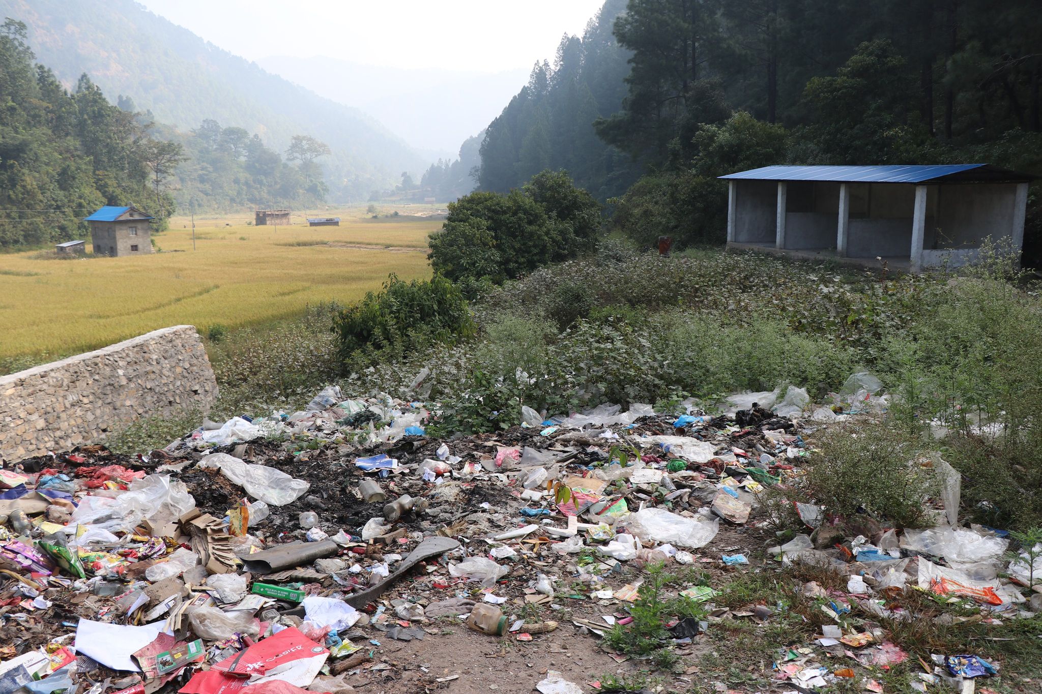 डम्पिङ साइडको फोहोर जलाउँदा स्थानीयबासीलाई सास्ती 