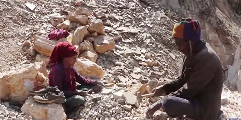 बढ्दो महँगीले सल्यानका मजदुरलाई दुई छाक टार्न मुस्किल