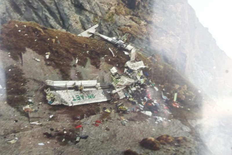दुर्घटनाग्रस्त विमान भएको ठाउँमा पुग्यो उद्धार टोली, शव संकलन कार्य शुरू