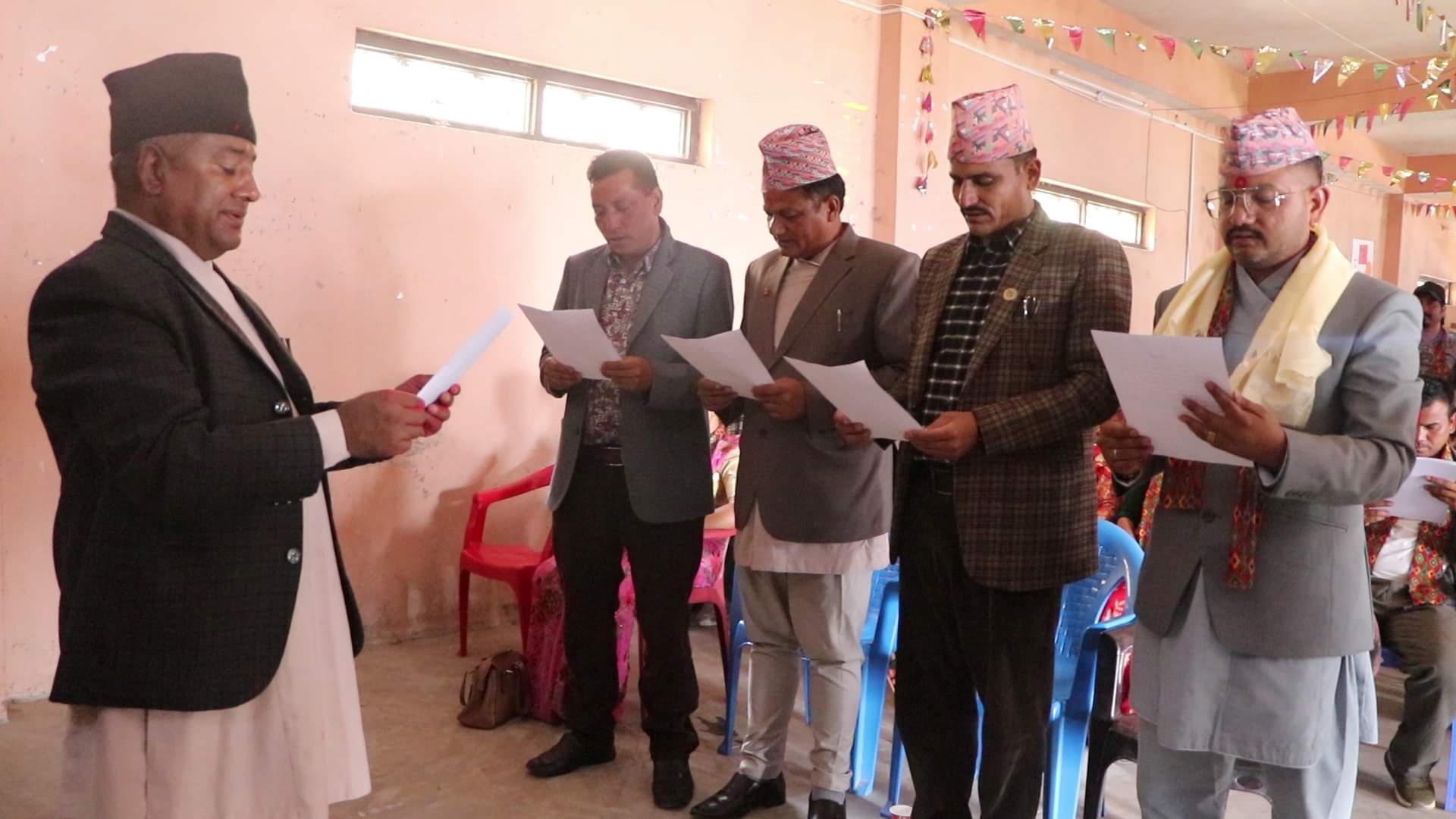 सल्यानमा निर्वाचित जनप्रतिनिधिहरुलाई सपथ ग्रहण सँगै प्रमाणपत्र वितरण