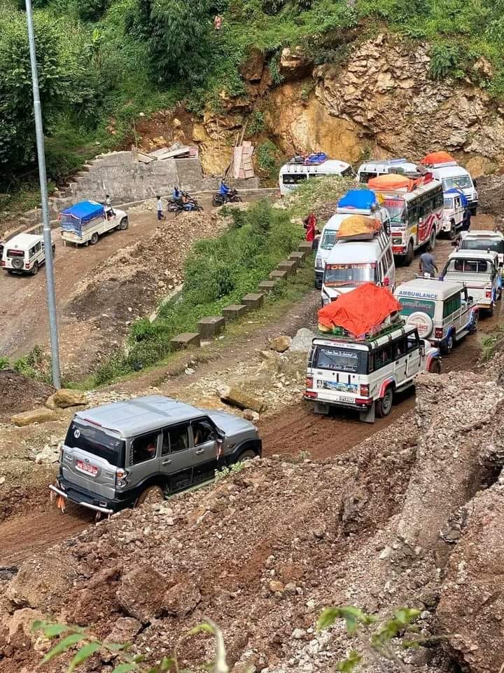 अवरुद्ध राप्ती राजमार्ग एकतर्फी सञ्चालन 
