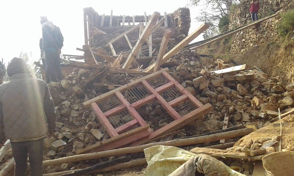 बनाउदै गरेको घर भत्किदा ५ जना गम्भिर घाईते ।। 