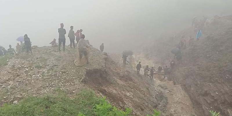 जाजरकोटको बारेकोटमा पहिरोले घर बगाउँदा १२ जना बेपत्ता 