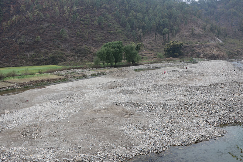 रोकिएन सल्यानका नदी खोलाको अनधिकृत दोहन