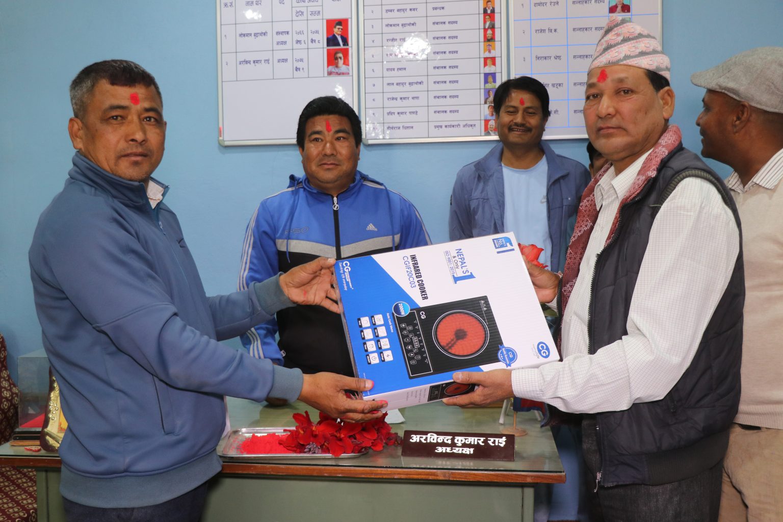 सल्यान रुकुम यातायात प्रा.लि द्धारा इलेक्ट्रिक चुलो वितरण 