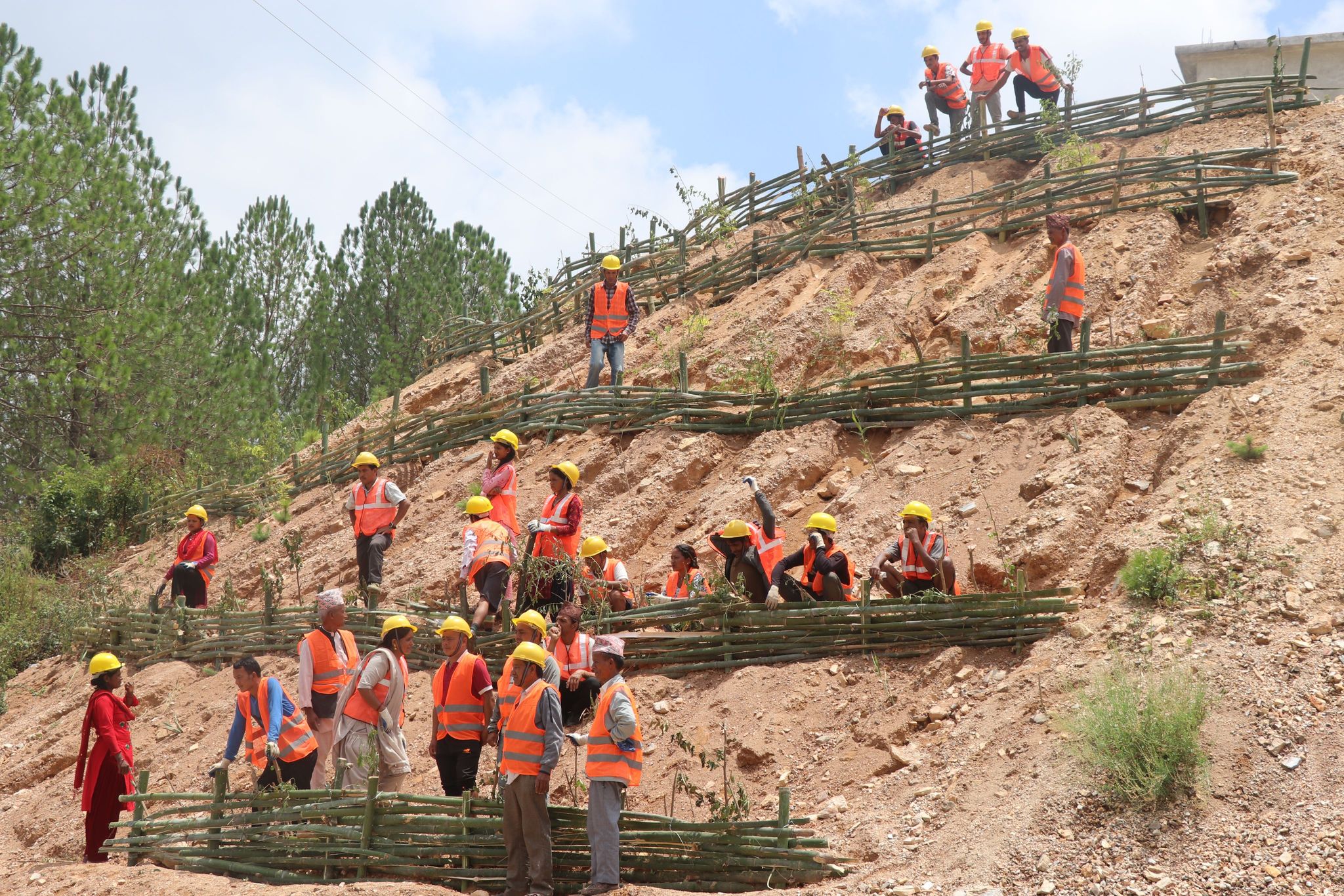 बायो इन्जिनियरिङ मार्फत भूक्षय नियन्त्रण र मुहान संरक्षणको प्रयास गर्दै छत्रेश्वरी