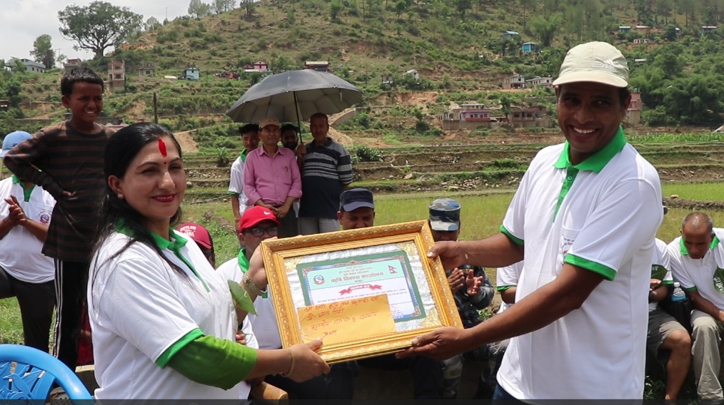 सल्यानका तीन कृषकलाई मुख्यमन्त्री कृषक पुरस्कार 