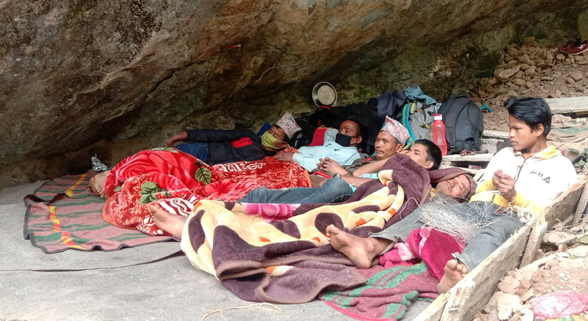राति ओडारको क्वारेन्टाइनमा, दिनभर घरको काममा