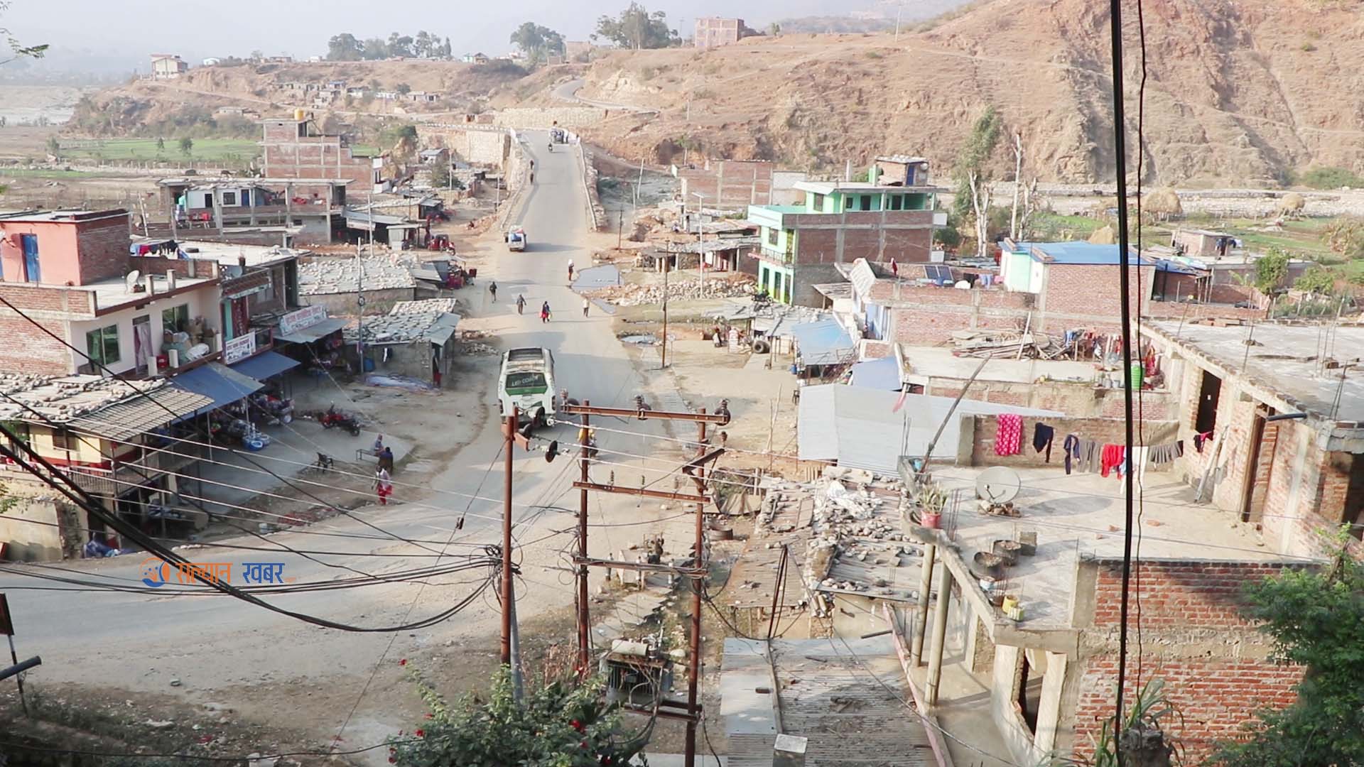 अव्यवस्थित बिजुलीका तारले सल्यानमा दुुर्घटनाको जोखिम 