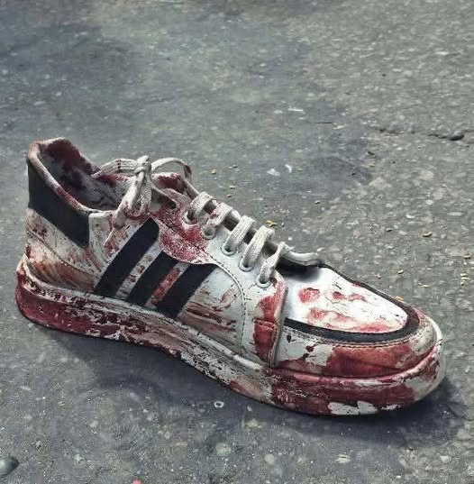 रगतले भिजेको जुत्ता