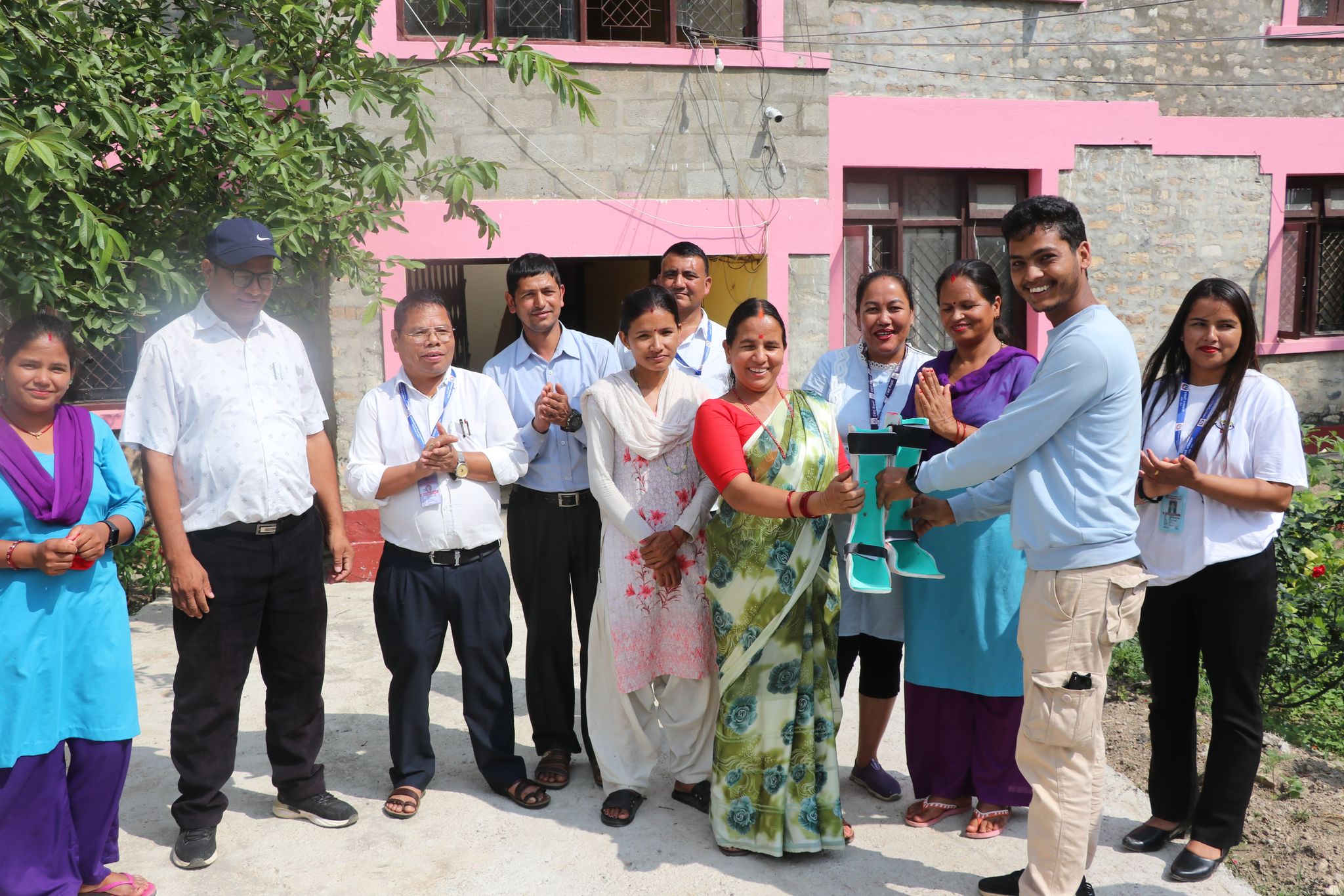 सल्यानको छत्रेश्वरीमा अपाङ्गता भएकालाई निःशुल्क सहायक सामग्री वितरण