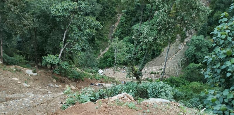 सल्यानमा फोर्स गाडी दुर्घटना हुँदा ३ जनाको मृत्यु 