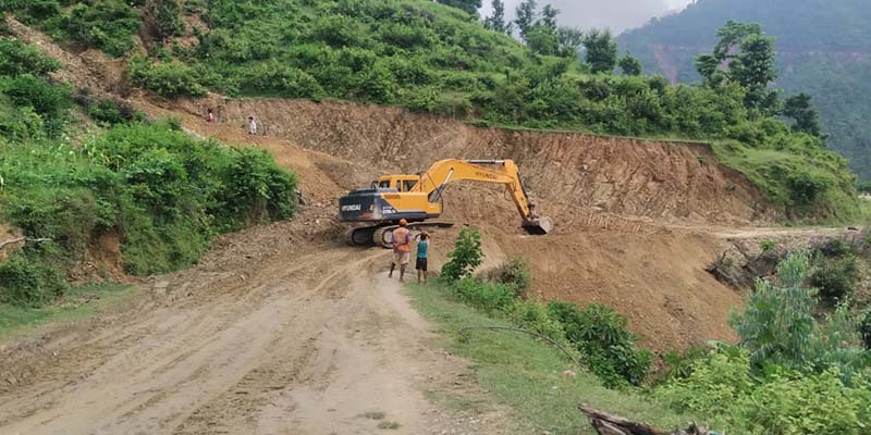 अवरुद्ध सल्ली -चौरजहारी सडक दुई हप्तापछि खुल्यो 