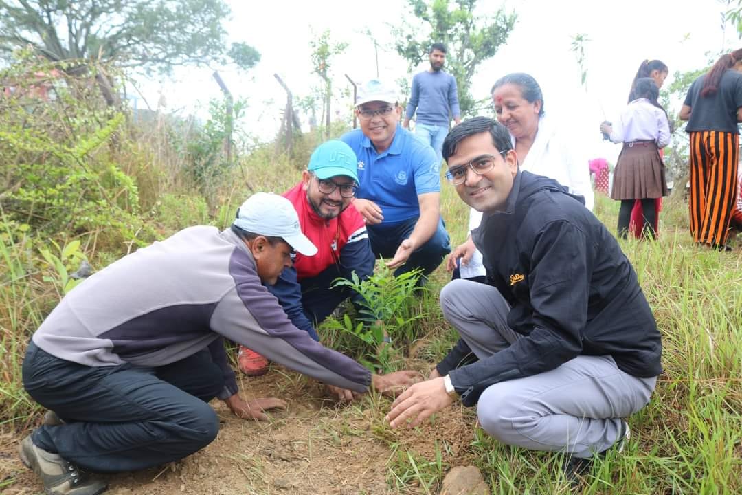 सल्यानमा झन्डै दुई हेक्टर क्षेत्रफलमा वृक्ष रोपण