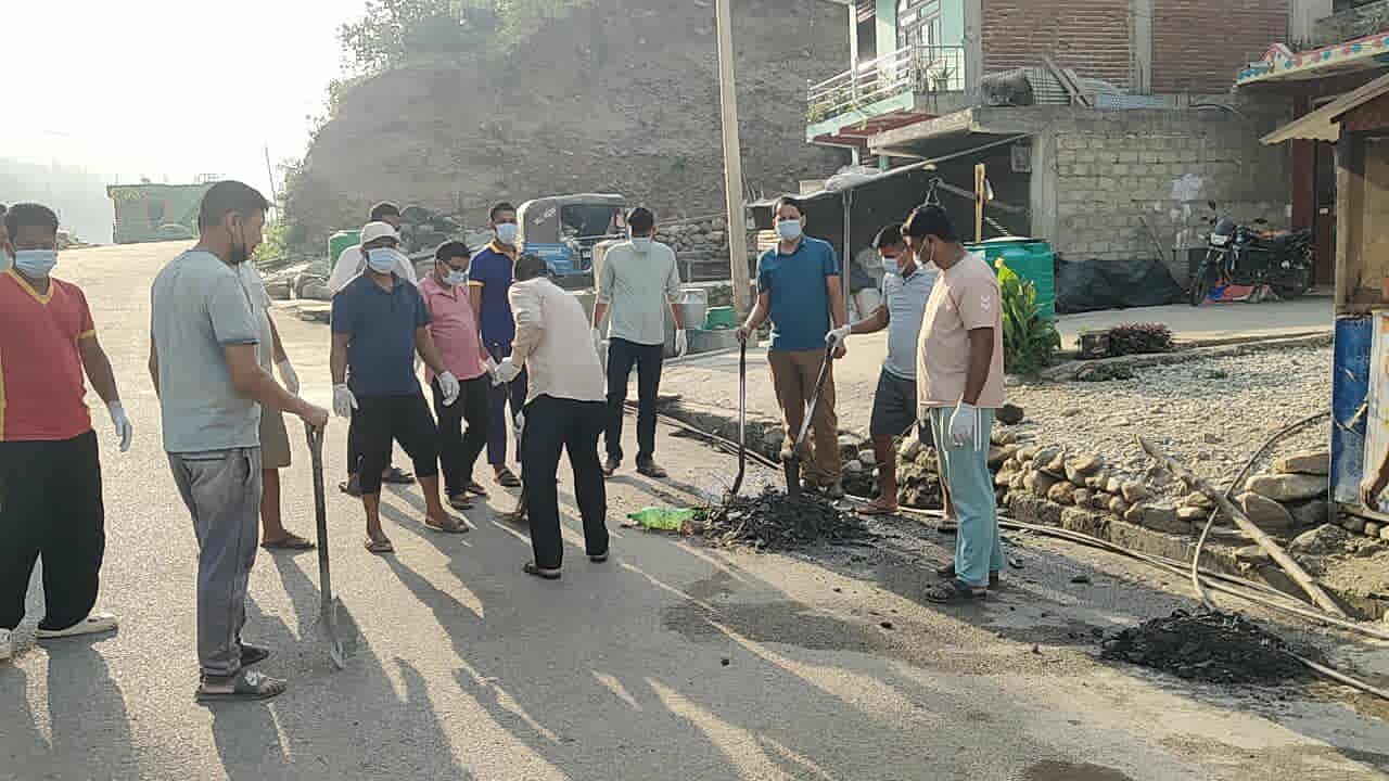 सल्यानमा ढोरपिपल मेलाको तयारी तीव्रः ढोरपिपल बजार सरसफाइ 