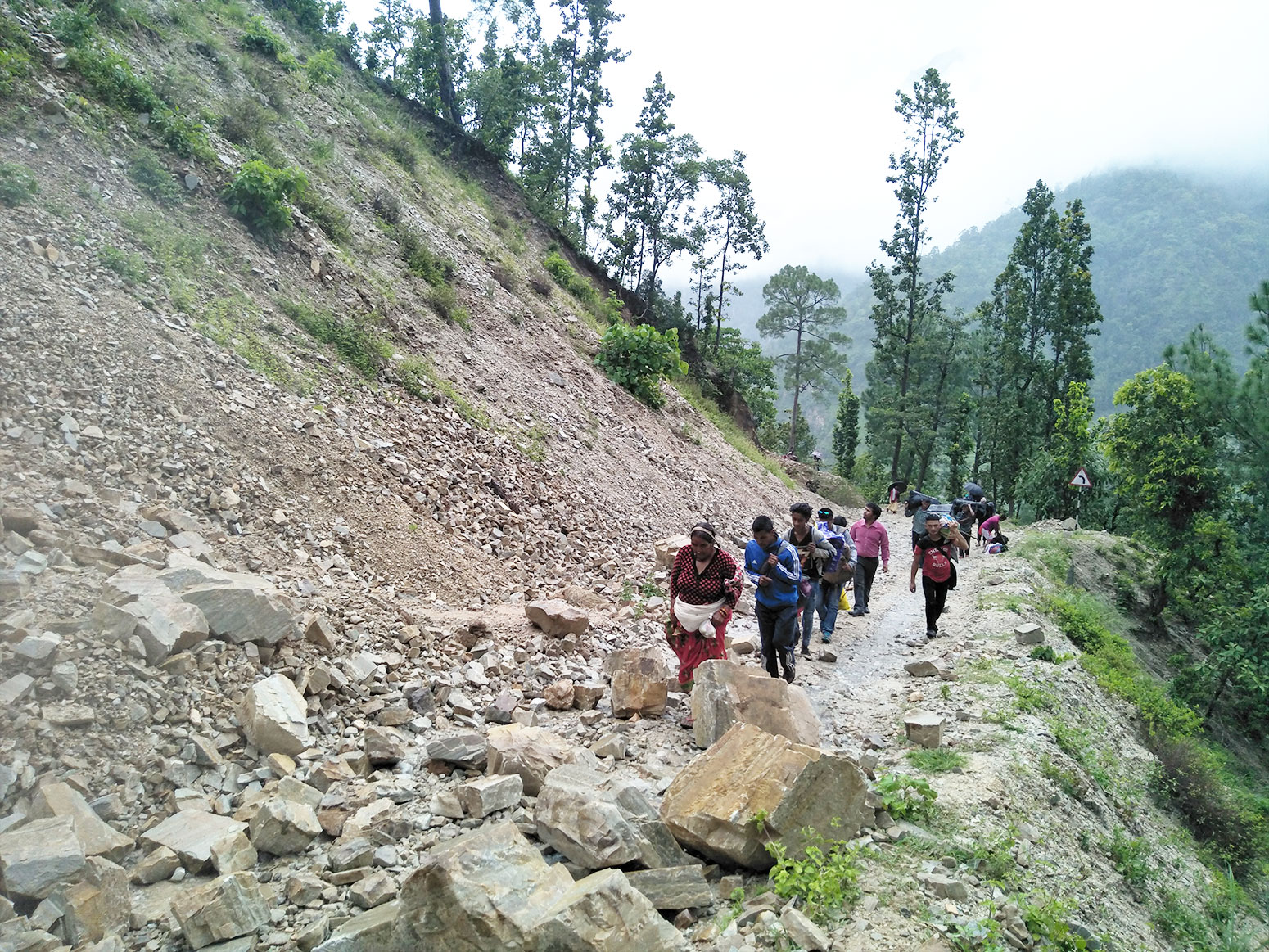 लकडाउनमा गाउँ फर्केका कर्णालीका युवा : कोही खेतीपातीमा, कोही जंगलतिर