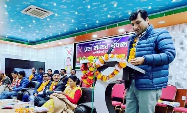 आउदो आवधिक निर्वाचन जनमत संग्रह जस्तै  हो : शक्ति  बस्नेत
