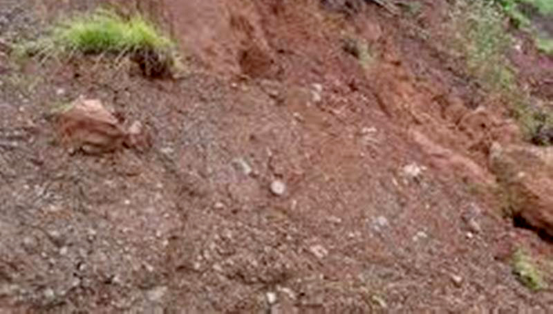 सल्यानमा पहिरोमा पुरिएर एक जनाको मृत्यु 