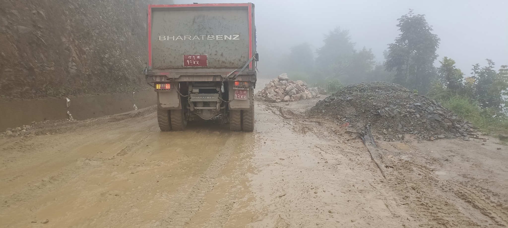 राप्ती राजमार्गमा ठूला सवारी साधन सञ्चालन रोक 