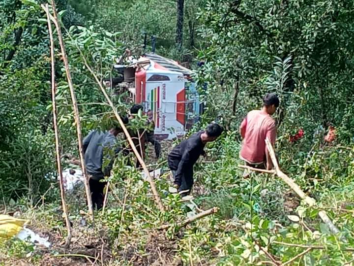 सल्यानमा बस दुर्घटना  २ जनाको मृत्यु 