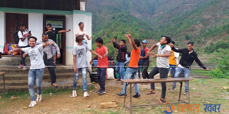 कोरोना रिर्पोट नेगेटिभ आएपछि कुमाखबासी क्वारेनटाइनमा नाचे