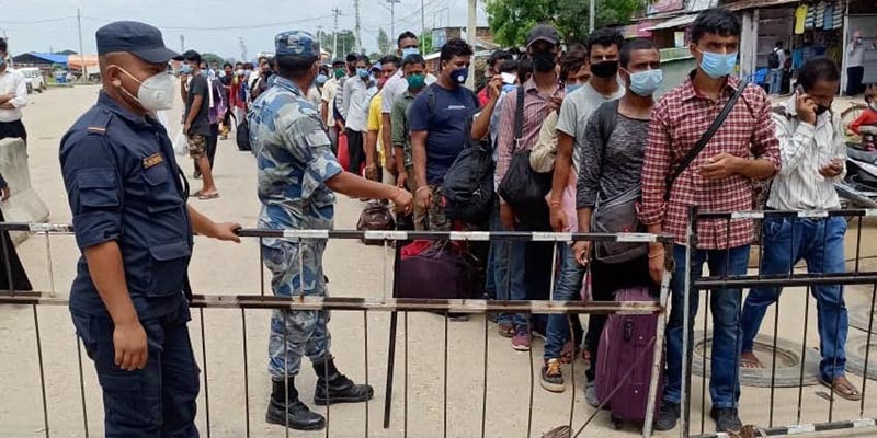 कोरोना त्रासका बिच  चार लाख नेपाली भारत गए