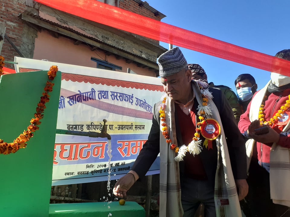 टोलमै खानेपानी आउँदा जयतपानीबासीमा खुसियाली छायो 