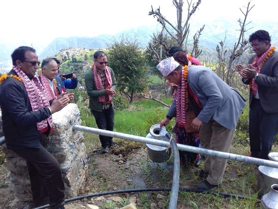 लिफ्ट सिस्टमबाट खानेपानी पुगेपछि स्थानीय हर्षित