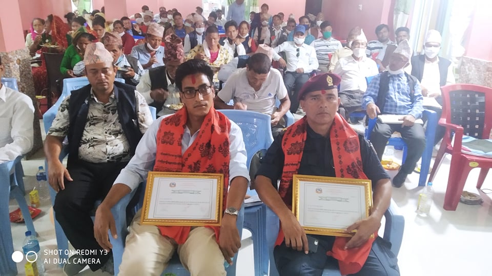 नगरपालिकाको सातौं नगर सभाको अवसरमा दुई जना सम्मानित 