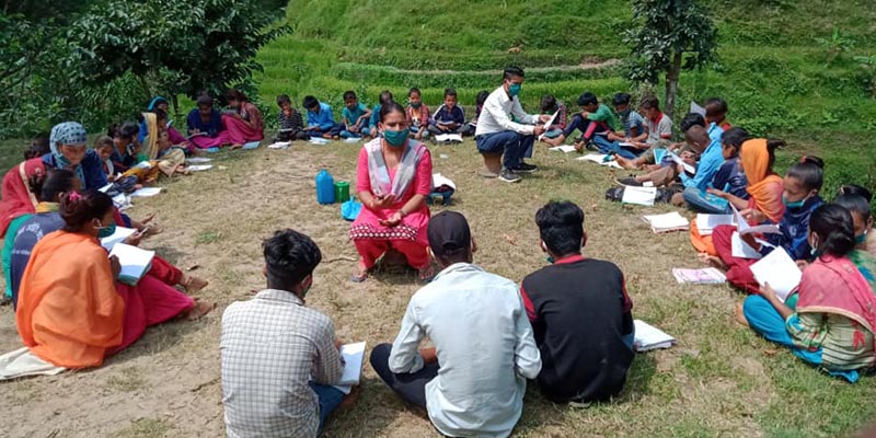  दार्मा गाउँपालिकाले टोल सिकाई केन्द्रमा राखेर विद्यार्थी पढाउँदै 