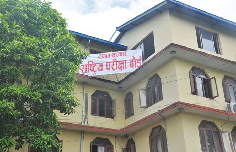 एसईई र कक्षा १२ को परीक्षा स्थगित