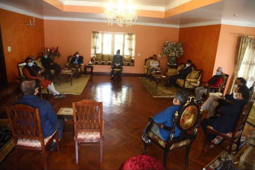 अध्यादेश फिर्ता लिन माग गर्दै प्रधानमन्त्री ओलीलाई काँग्रेसको कालो झण्डा