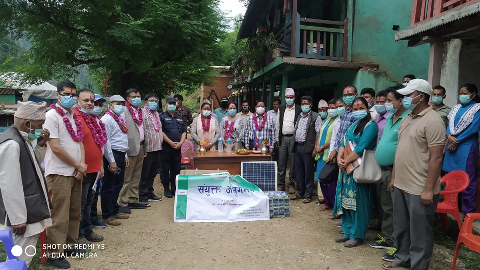 सल्यानका विपन्न परिवारलाई सोलार वितरण 