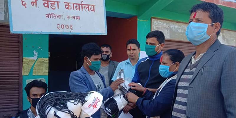 ई.प्र .का दार्मा सहित ३३ समूहलाई खेल सामाग्री  बितरण 