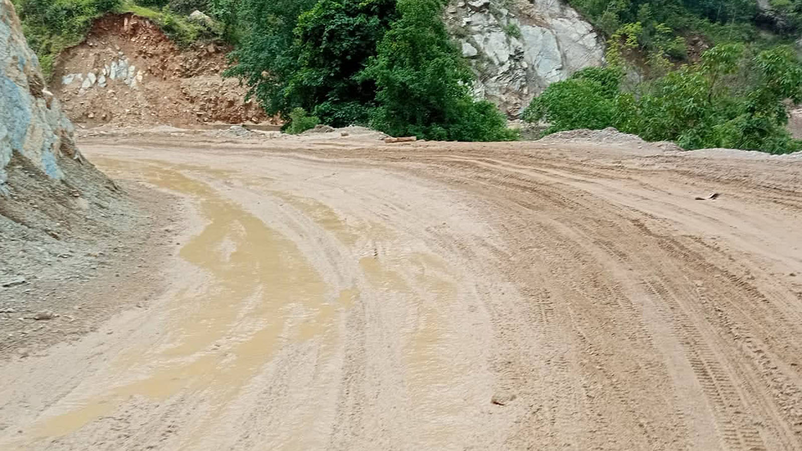 राप्ती राजमार्ग दैनिक पाँच घण्टा बन्द 