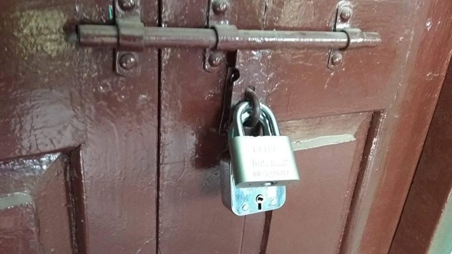 वडा अध्यक्षले आफुखुशी राहात बाडेको भन्दै वडा कार्यालयमा तालाबन्दी