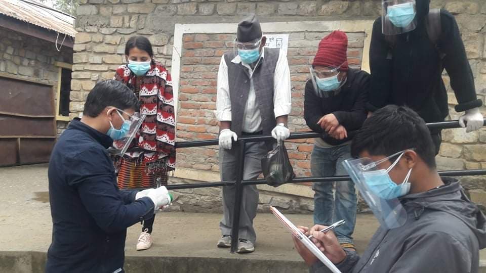 सल्यानका कोरोना संक्रमितलाई आयुर्वेदिक औषधि तथा परामर्श 