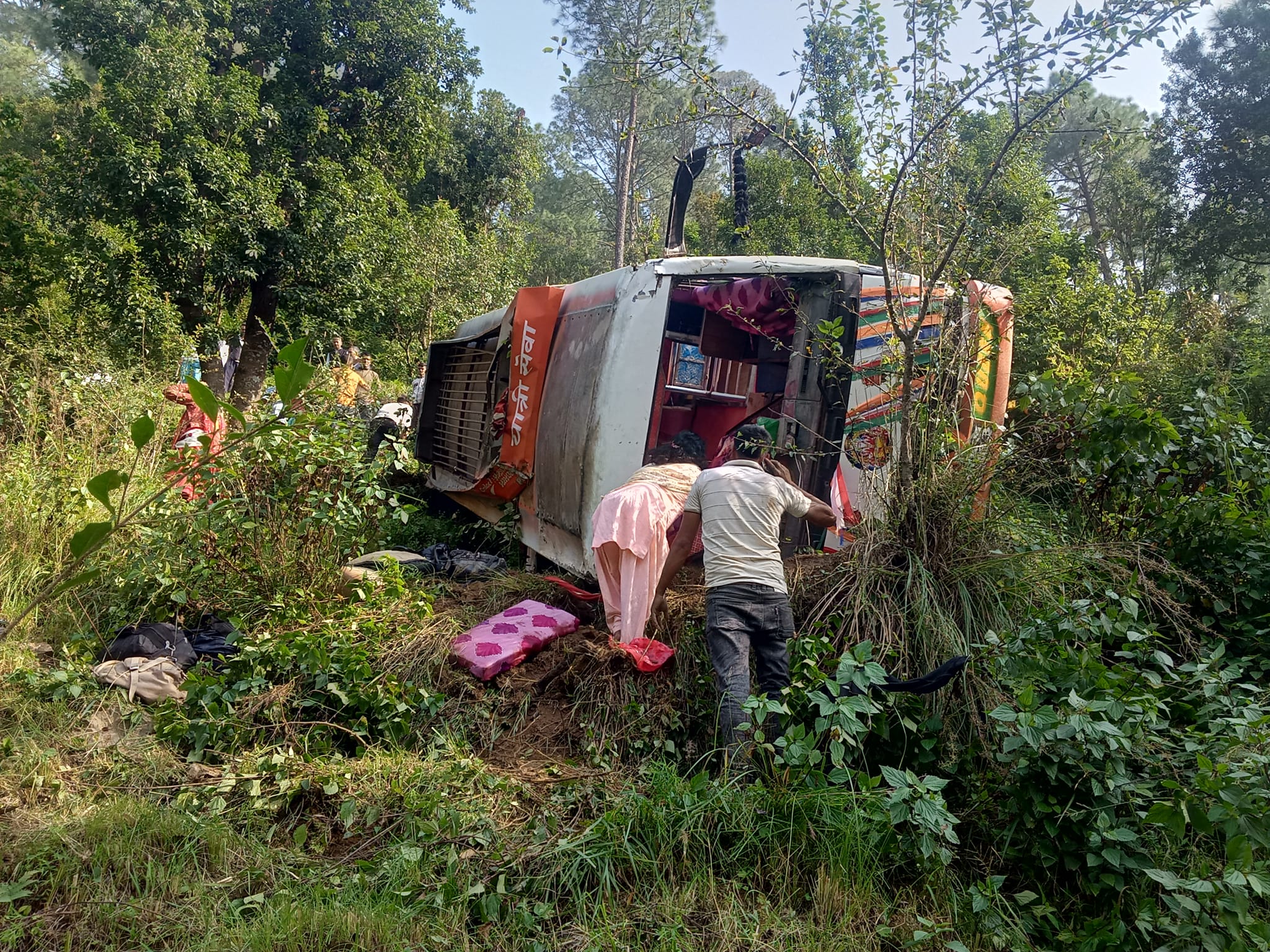 सल्यानमा बस दुर्घटना दुईको मृत्यु, १८ घाइते 